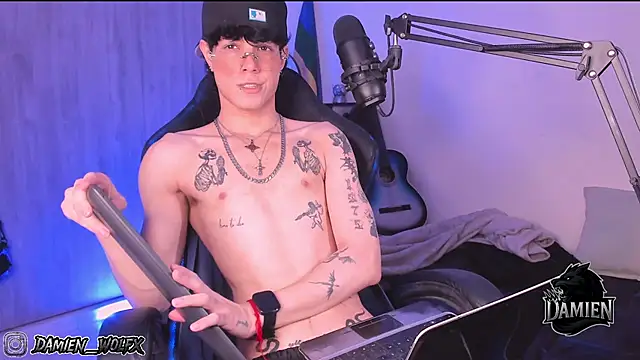 cinnamon boyxxx online show from September 28, 2025, 2:06 am