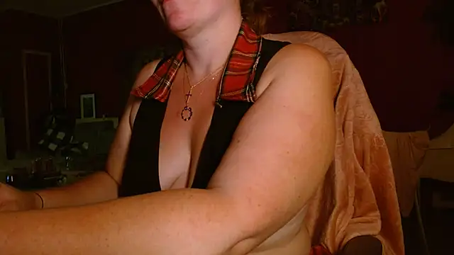 cruellaculdenfer67 online show from July 7, 2026, 9:52 pm