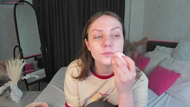 Snapshot of Kvetachka chatting on March 4, 2025, 1:45 am Kvetachka online show from March 4, 2025, 1:45 am