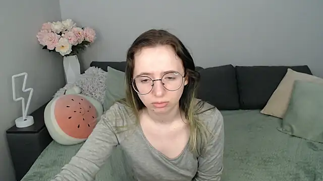 Mini Diva online show from September 14, 2025, 8:13 am