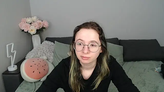 Mini Diva online show from September 20, 2025, 8:04 am