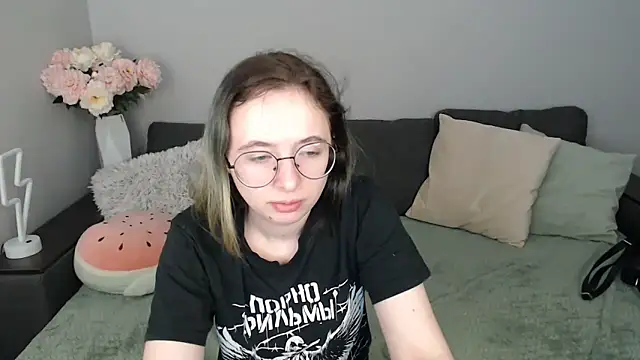 Mini Diva online show from September 26, 2025, 8:07 am