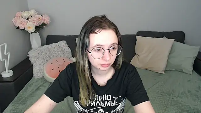 Mini Diva online show from September 28, 2025, 8:09 am