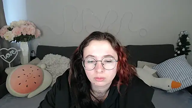 Snapshot of Mini_Diva chatting on April 24, 2026, 8:06 am Mini Diva online show from April 24, 2026, 8:06 am