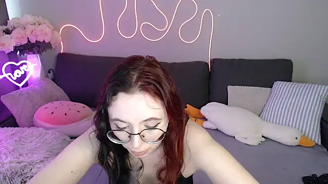 Mini Diva online show from June 27, 2026, 12:33 pm