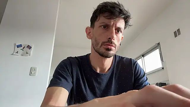 nicolaaaaas online show from January 3, 2025, 11:57 am