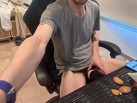 nicolaaaaas online show from October 14, 2025, 8:31 pm