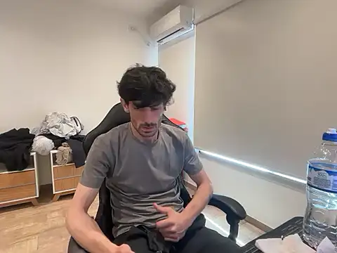 nicolaaaaas online show from October 19, 2025, 2:50 pm