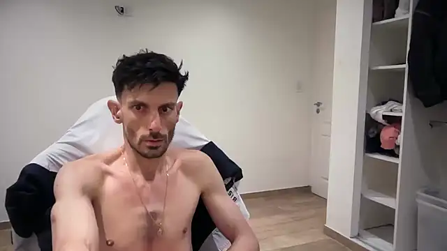 nicolaaaaas online show from November 12, 2025, 6:58 am