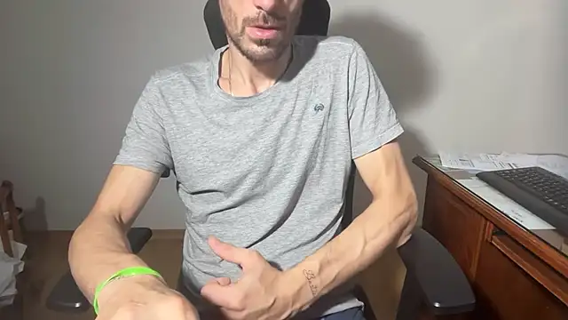 nicolaaaaas online show from March 15, 2026, 10:43 am