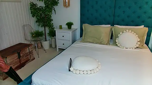 BriannaHart online show from December 4, 2025, 7:50 am