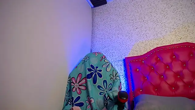 luly pink online show from March 17, 2026, 4:06 am