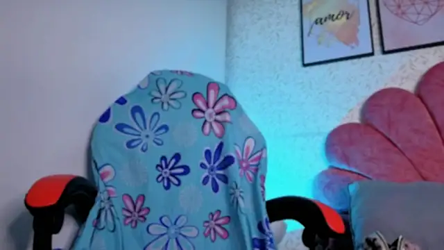 Snapshot of luly_pink chatting on June 17, 2026, 4:04 am luly pink online show from June 17, 2026, 4:04 am