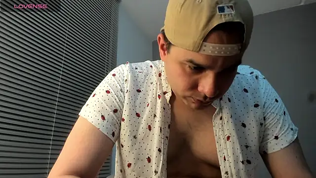 Latin boy surprisee online show from May 5, 2026, 12:51 am