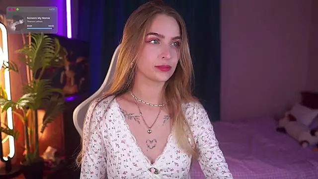 Kamila icee online show from October 9, 2025, 6:50 pm