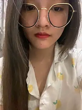 Krixxi22 online show from March 6, 2025, 3:24 pm