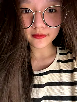 Krixxi22 online show from November 1, 2025, 2:08 pm