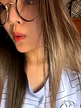 Krixxi22 online show from November 12, 2025, 5:46 pm