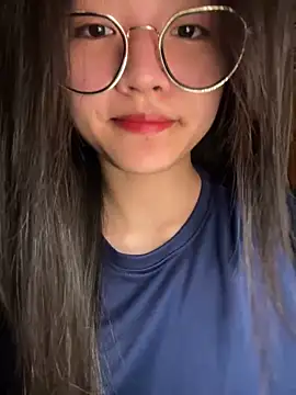 Krixxi22 online show from November 30, 2025, 2:32 pm