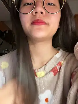 Snapshot of Krixxi22 chatting on February 6, 2026, 2:53 pm Krixxi22 online show from February 6, 2026, 2:53 pm