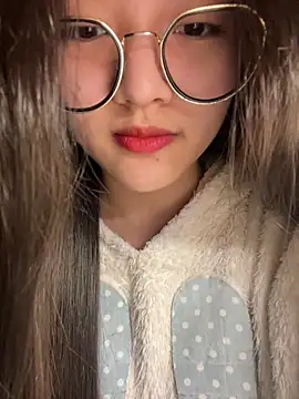 Snapshot of Krixxi22 chatting on February 8, 2026, 7:39 pm Krixxi22 online show from February 8, 2026, 7:39 pm