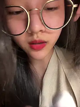 Snapshot of Krixxi22 chatting on March 8, 2026, 6:44 pm Krixxi22 online show from March 8, 2026, 6:44 pm