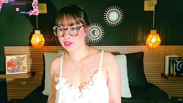 AnnaVictoria   online show from May 31, 2026, 4:58 pm