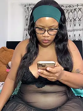 Snapshot of MimiCurves chatting on April 29, 2026, 9:13 am MimiCurves online show from April 29, 2026, 9:13 am
