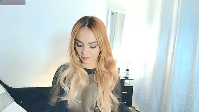 Snapshot of MeganLorensx chatting on October 16, 2025, 9:49 pm MeganLorensx online show from October 16, 2025, 9:49 pm