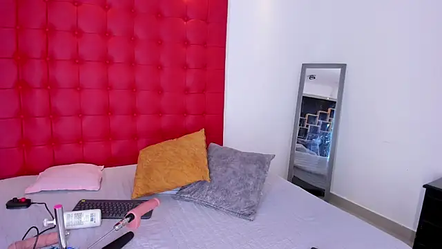 Snapshot of Daliana_Beck chatting on October 24, 2025, 8:49 pm Daliana Beck online show from October 24, 2025, 8:49 pm