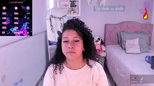 Kenia tompson01 online show from December 5, 2024, 6:11 pm