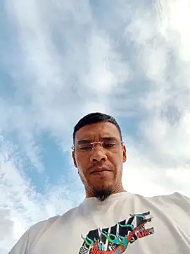 Mikee 98 online show from November 5, 2025, 3:23 pm