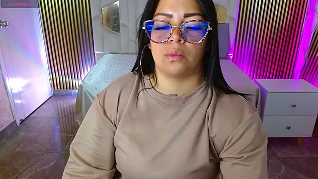 martinna tay online show from May 2, 2026, 3:22 am