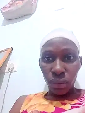 LOVELY-2BERRY online show from October 26, 2025, 4:24 pm