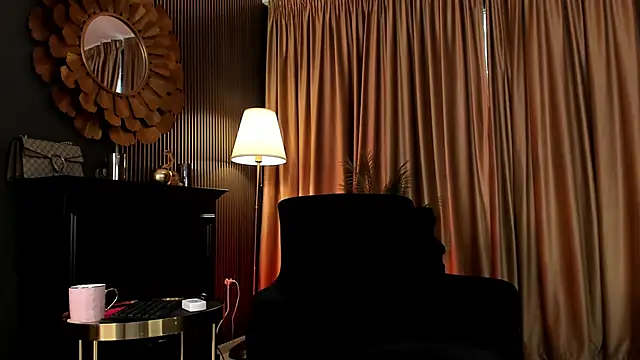 LovingBlondie online show from June 7, 2026, 5:11 am