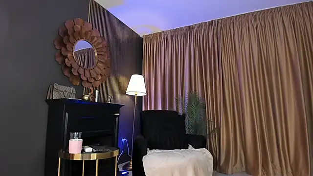 LovingBlondie online show from June 18, 2026, 2:56 am