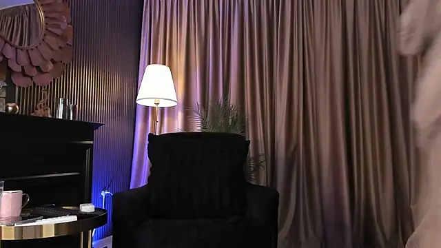 LovingBlondie online show from June 21, 2026, 3:09 am
