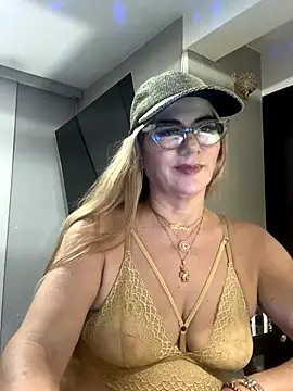 Snapshot of LARIANA_RIVERA23 chatting on December 5, 2024, 12:08 am LARIANA RIVERA23 online show from December 5, 2024, 12:08 am