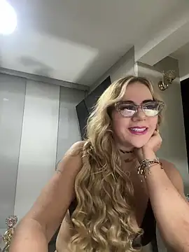 Snapshot of LARIANA_RIVERA23 chatting on January 13, 2025, 11:06 pm LARIANA RIVERA23 online show from January 13, 2025, 11:06 pm