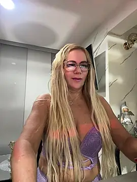 LARIANA RIVERA23 online show from July 22, 2026, 4:04 am
