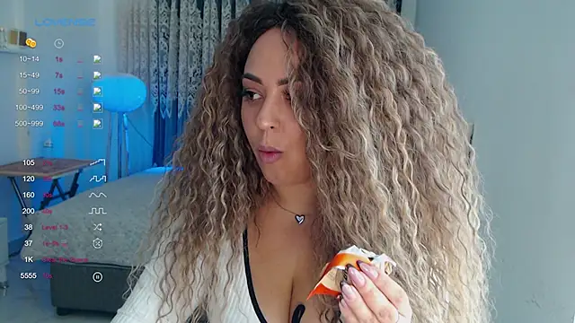  Just a queen 3 online show from December 2, 2025, 4:57 pm