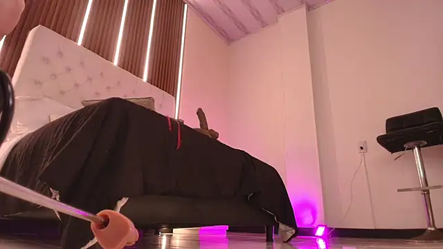 sweetty paulina online show from December 13, 2025, 7:53 pm