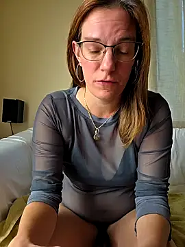 Snapshot of SpiceLea chatting on October 10, 2025, 8:13 am SpiceLea online show from October 10, 2025, 8:13 am