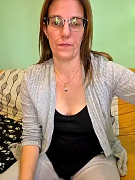 SpiceLea online show from November 8, 2025, 3:23 pm