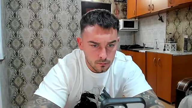 Snapshot of Jonmusclemaster chatting on October 27, 2025, 8:57 pm Jonmusclemaster online show from October 27, 2025, 8:57 pm