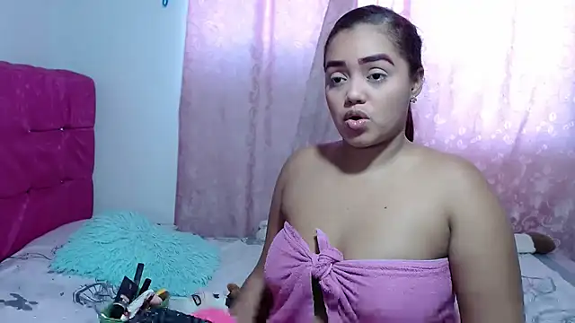 Snapshot of kiara_milf_ chatting on September 25, 2025, 7:50 pm kiara milf  online show from September 25, 2025, 7:50 pm