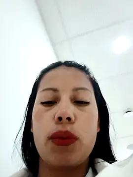  andrea30 online show from December 11, 2024, 1:06 pm
