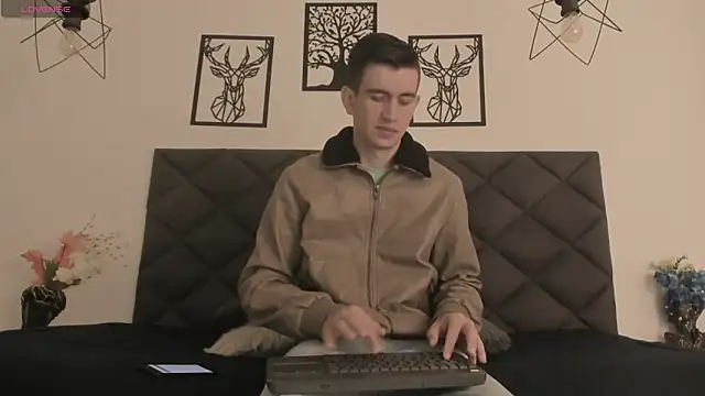 Snapshot of MikaelSlow chatting on January 19, 2025, 4:01 am MikaelSlow online show from January 19, 2025, 4:01 am