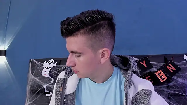 MikaelSlow online show from October 23, 2025, 4:01 am