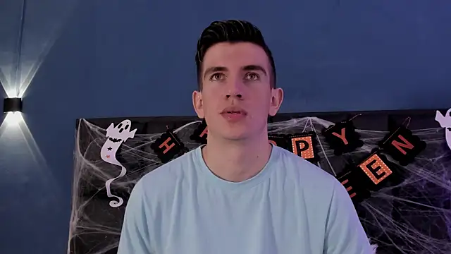 MikaelSlow online show from October 26, 2025, 3:56 am